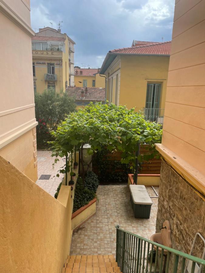 Appartement 30M2 Cosy Avec Terrasse Menton Ngoại thất bức ảnh